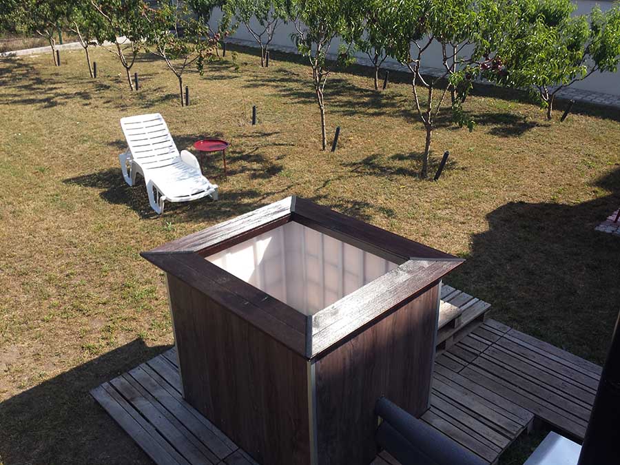 Private outdoor hot tub in a garden retreat in Subotica