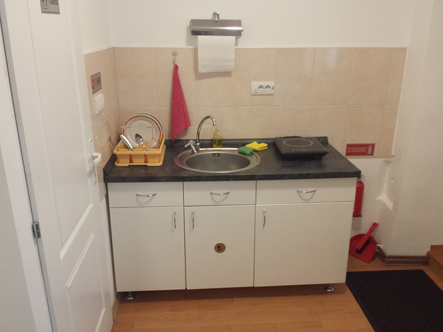 Fully equipped kitchen in a private studio apartment in Subotica